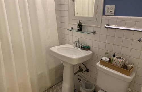 Clarksville Appartement | Austin Base Camp (Monthly)