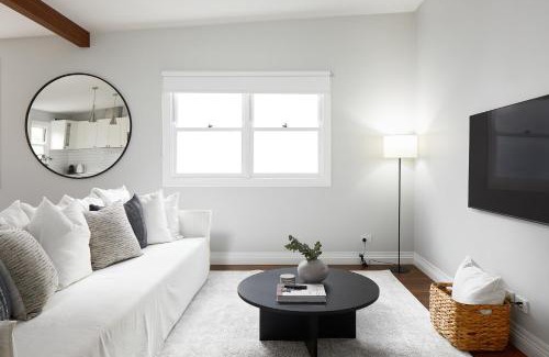 The Junction Maison | Austin Cottage - Pet friendly!