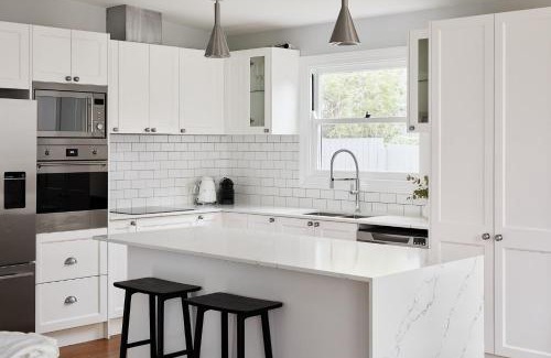 The Junction Maison | Austin Cottage - Pet friendly!
