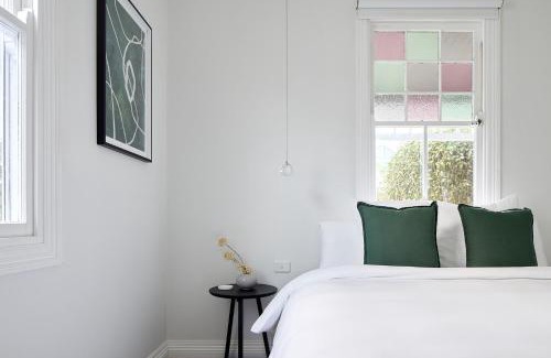The Junction Maison | Austin Cottage - Pet friendly!