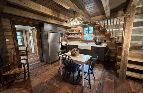 McDowell Cabine | Authentic 1850's log cabin totally renovated