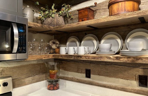 McDowell Cabine | Authentic 1850's log cabin totally renovated