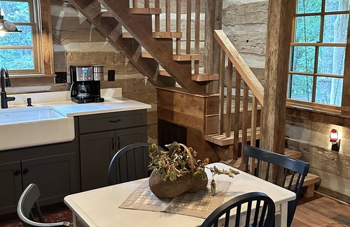 McDowell Cabine | Authentic 1850's log cabin totally renovated