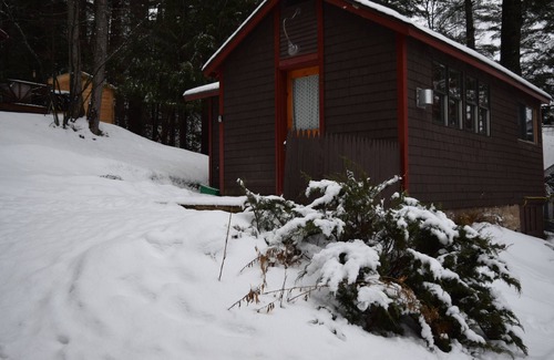 Saranac Lake Cabine | Authentic ADK cabin minutes to Rail Trail, mountains, Lake Placid!