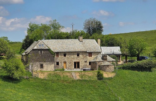 Montpeyroux Maison | Authentic Aubrac farmhouse with Jacuzzi. A change of scenery guaranteed!