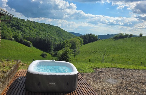 Montpeyroux Maison | Authentic Aubrac farmhouse with Jacuzzi. A change of scenery guaranteed!