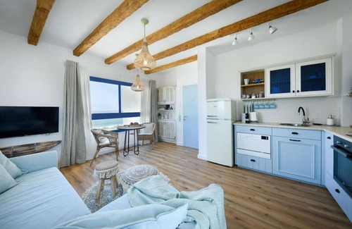 Nahariya Appartement | Authentic Beachfront Apartment by Sea N' Rent