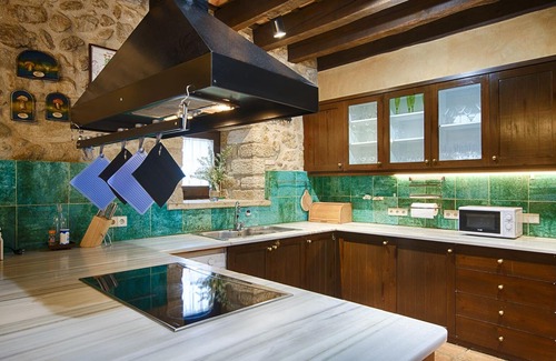 Cornella del Terri Maison | Authentique ferme catalane pour 16 à 24 personnes. Jardin avec piscine, barbecue, ..