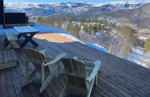 Valle Maison | Authentic Cabin Life With Løefjell View