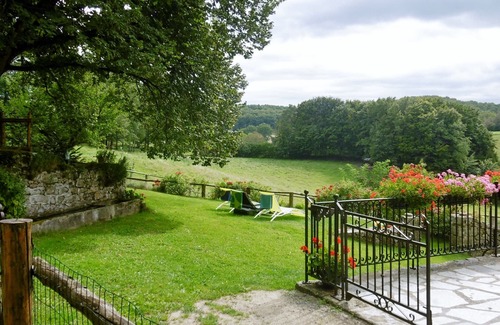 Omps Maison | Authentique maison de ferme prés d'un lac et des monts du Cantal.