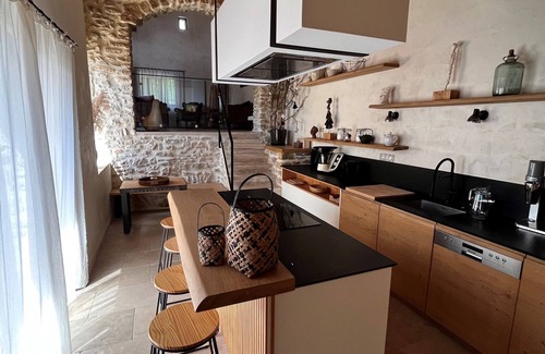 Barjac Maison | Maison de Village proche d'Uzès, vue imprenable, 5* clim