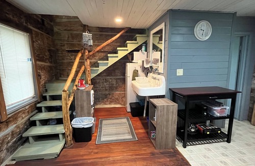 Judson Cabine | Authentic Log Cabin: The Den