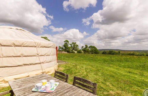 Denneville Appartement | Authentic Mongolian Yurt with Terrace in Normandy