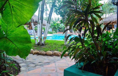 Brisas de Zicatela Appartement | Appartement studio au bord de la piscine avec cuisine complète, à 1 minute de la plage de La Punta