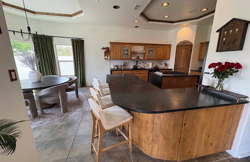 Taylor Ranch Maison | Authentic Southwest Experiance in Specious Custome Home for Ballon Fiesta.