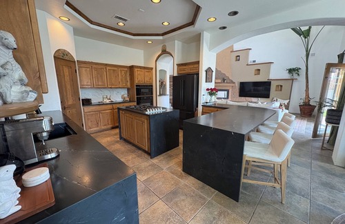 Taylor Ranch Maison | Authentic Southwest Experiance in Specious Custome Home for Ballon Fiesta.
