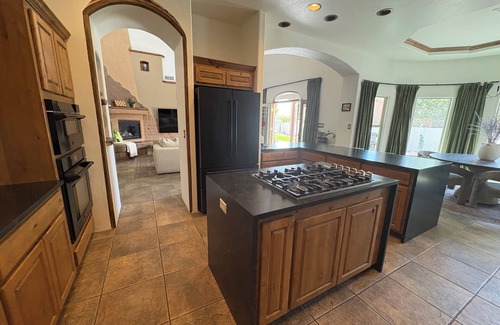 Taylor Ranch Maison | Authentic Southwest Experiance in Specious Custome Home for Ballon Fiesta.