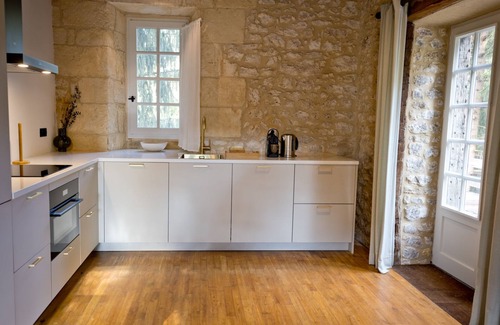 Naussannes Maison | Une belle maison authentique avec un décor moderne. Cuisineluxe, airconditioning