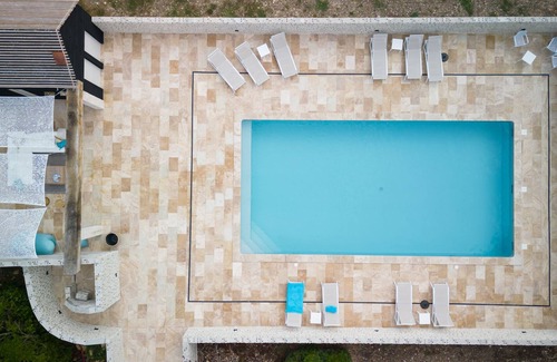 Naussannes Maison | Une belle maison authentique avec un décor moderne. Cuisineluxe, airconditioning