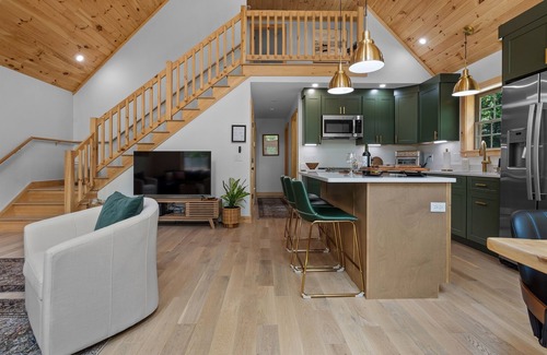 Brownfield Cabine | Autumn Cabin: 4BR/2BA 15min to Conway Fire Pit Leaf-Peeping Ready