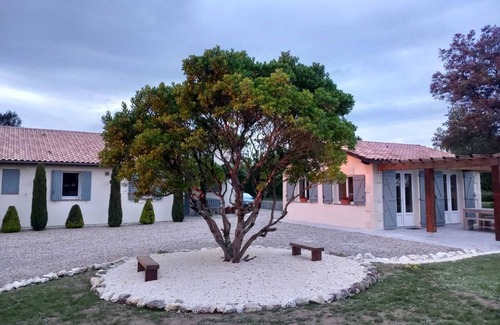 Gontaud Maison | Maison de vacances rurale accueillante pour les familles avec piscine privée et vignoble limitrophe.
