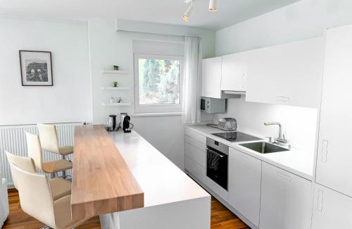 Augsdorf Appartement | Avío, 2 Bedroom, Terrace, private lake Access