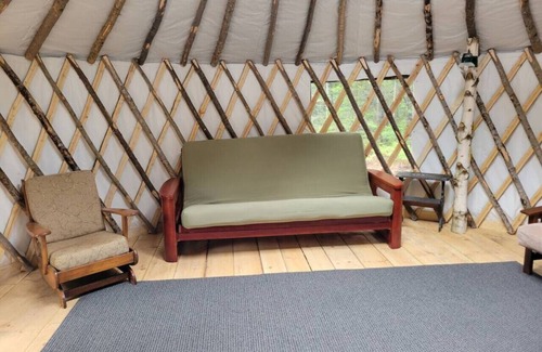Brownfield Location De VR | Ava Jade yurt nestled in the woods of Brownfield, Maine