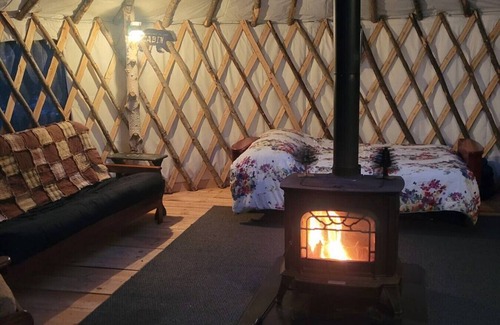Brownfield Location De VR | Ava Jade yurt nestled in the woods of Brownfield, Maine