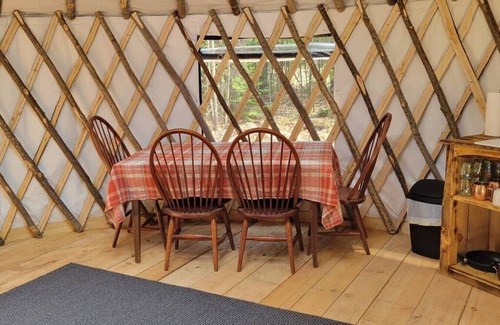 Brownfield Location De VR | Ava Jade yurt nestled in the woods of Brownfield, Maine