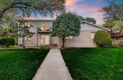 Munster Appartement | AVAIL 8/2 - 2BR CONDO by Shops Hospitals & Chicago