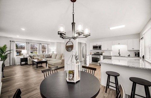 Schererville Maison | AVAIL 6/30- 4 Bed/2 bath remodel Great Neighborhood