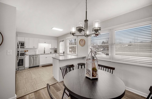 Schererville Maison | AVAIL 6/30- 4 Bed/2 bath remodel Great Neighborhood