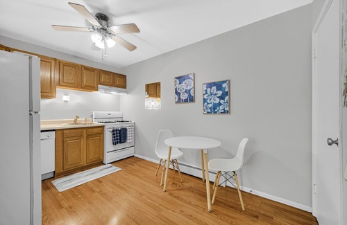Crown Point Appartement | AVAIL 8/19 - 1 bed/1 bath downtown Crown Point