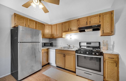 Crown Point Appartement | AVAIL 10/2 - 2 bed/1 bath APT downtown Crown Point