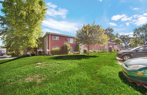 Crown Point Appartement | AVAIL 10/2 - 2 bed/1 bath APT downtown Crown Point