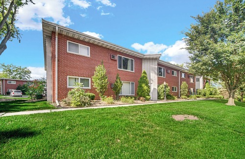 Crown Point Appartement | AVAIL 10/2 - 2 bed/1 bath APT downtown Crown Point