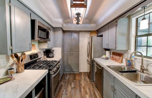 Shreveport Maison | Avail This Weekend, Lakefront, Kayaks, Fenced