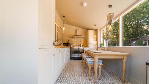 Harlow Maison | Available For Contractors 2 Double Beds and Sofa Bed Private Parking