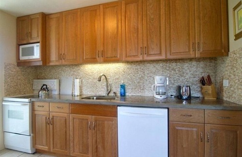 Diamond Head - Kapahulu - St. Louis Appartement | Disponible le 1er avril - Luxe près de la plage, vues avec piscine W / D, WiFi et parking