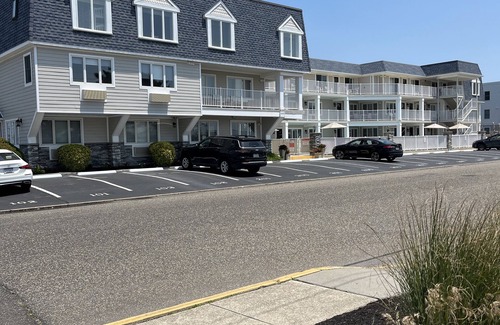 Avalon Copropriété | AVALON BEACH BLOCK! Renovated, Luxury condo W/heated pool steps to everything