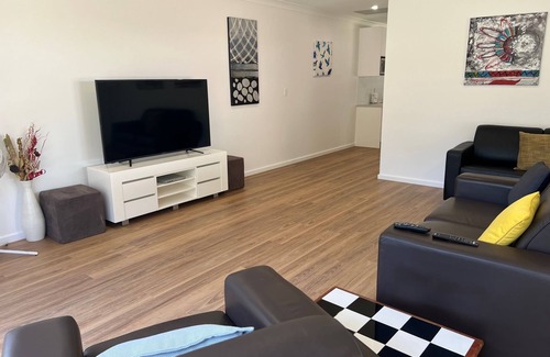 Beresfield Villa | AVALON REST THORNTON 2 Bedroom Apartment in Tranquil Location