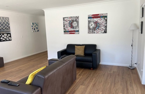 Beresfield Villa | AVALON REST THORNTON 2 Bedroom Apartment in Tranquil Location