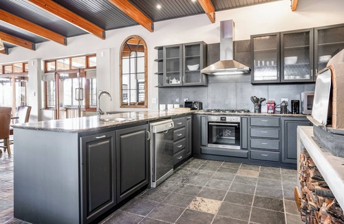 Stellenbosch Maison | Avemore Manor House enjoy our spacious home with magical views with backup power