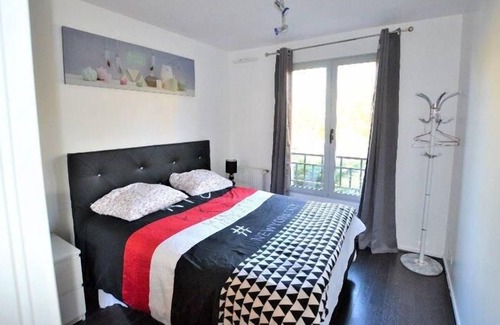Bussy-Saint-Georges Maison | Avenue de Général de Gaulle Guesthouse