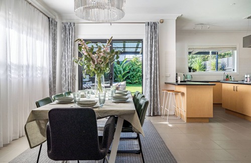 Rosebud Maison | Avenues gorgeous home 4 🛏️ 2 🛁 King bed AC wifi games room pets 👍 BBQ.