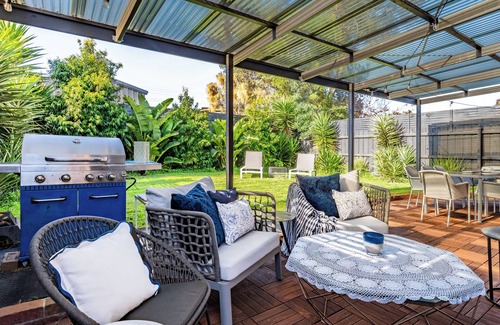 Rosebud Maison | Avenues gorgeous home 4 🛏️ 2 🛁 King bed AC wifi games room pets 👍 BBQ.