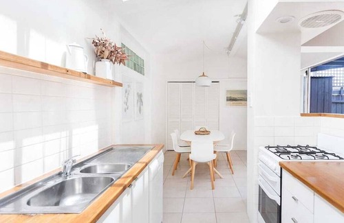 Middle Park Maison | Aviary Walk. Super Size & Interior + Beach, Park, Lake, Shops & Cafes.