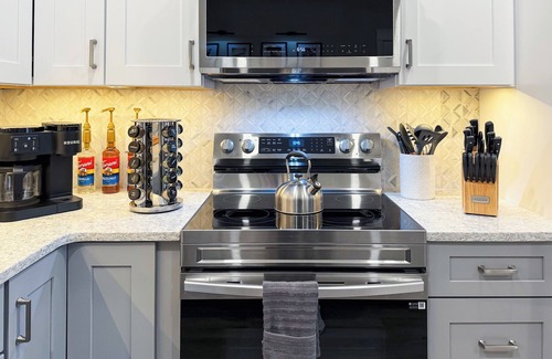 Portsmouth Appartement | Aviation Design~DNTN~W&D~Fully Loaded Kitchen