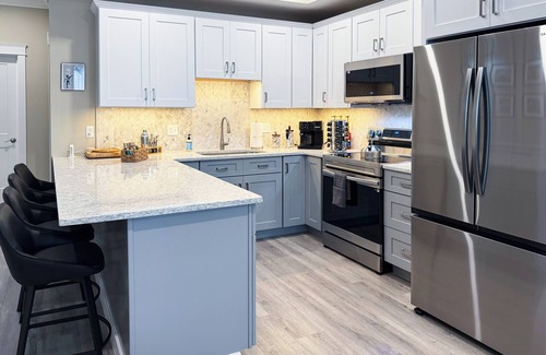 Portsmouth Appartement | Aviation Design~DNTN~W&D~Fully Loaded Kitchen