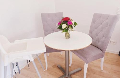 Schoenefeld Appartement | Aviator Apartment am Airport Berlin Flughafen BER Schönefeld Fahrstuhl Küche